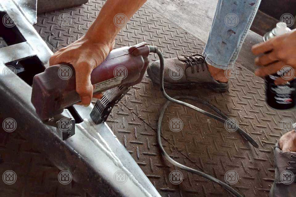 Inspection along a side-member weld